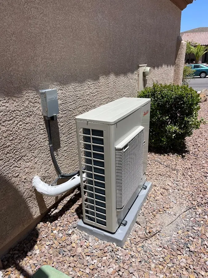 Residential air conditioning condenser unit in Sulphur